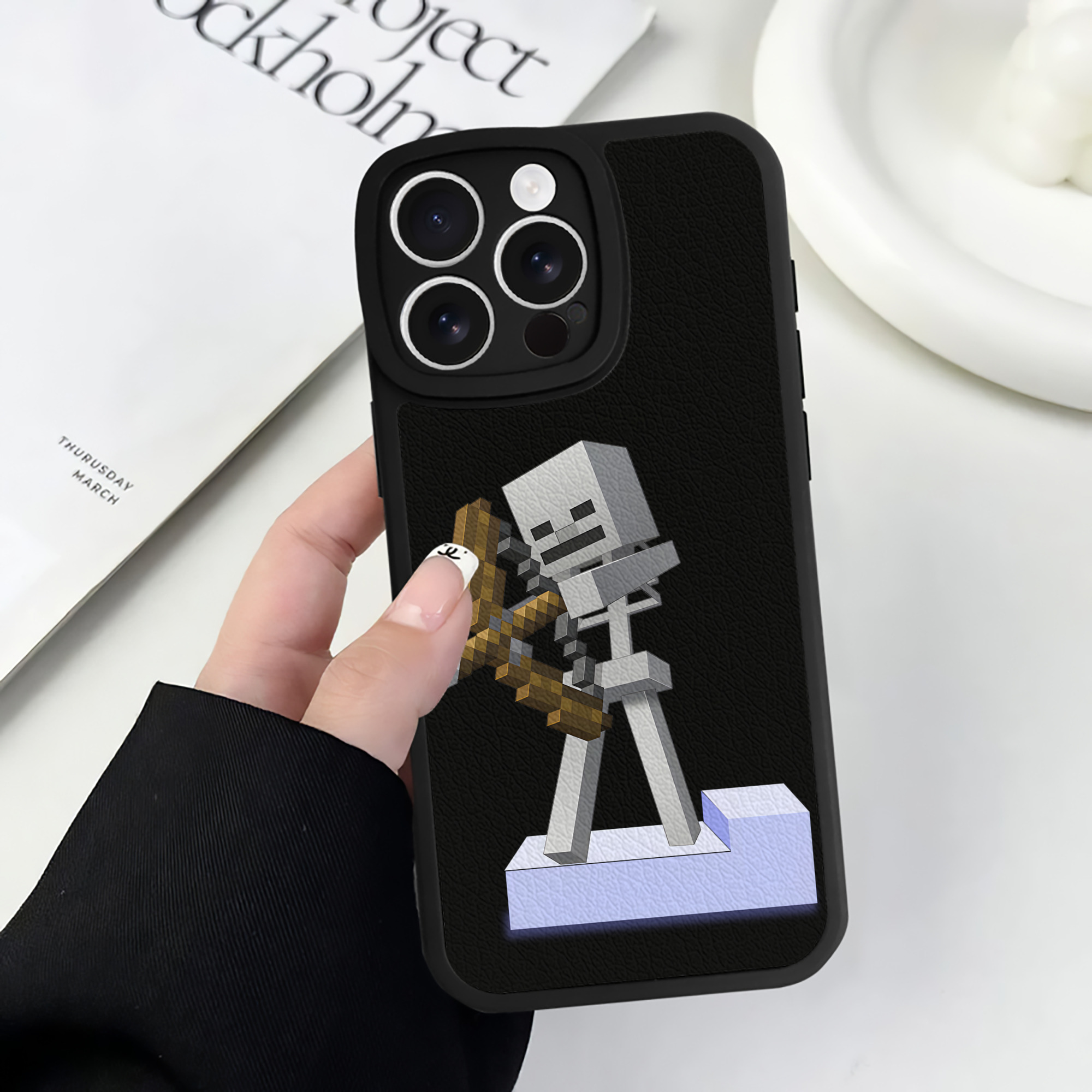 （画像用） マインクラフト ブロックの世界 Minecraft MC Block world 【iPhone 16シリーズ対応】シリコンスマホケース（レザー調） 材質：シリコン